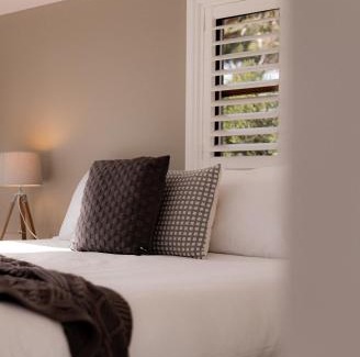 Bicheno House | Oceanfront Escape at Cod Rock Point: 4-Star Retreat