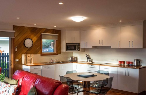 Bicheno Apartment | Unforgettable Oceanfront Retreat at Cod Rock Point
