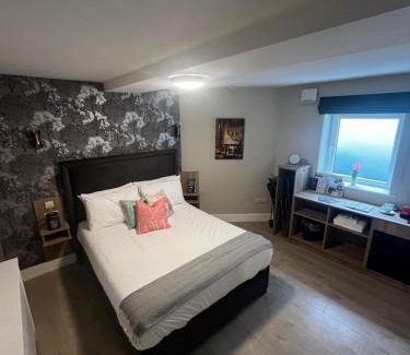Templemore House | Discover Codladh Sámh: Family-Friendly with Kitchen Access