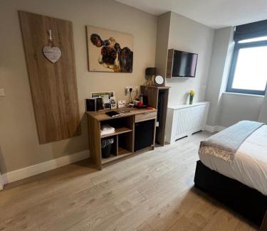 Templemore House | Discover Codladh Sámh: Family-Friendly with Kitchen Access