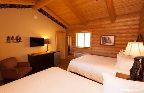Cody Hotel | Discover Cody Cowboy Village: Top-Rated with Pool & Spa