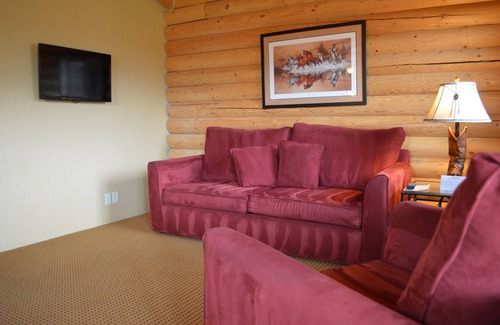 Cody Hotel | Discover Cody Cowboy Village: Top-Rated with Pool & Spa