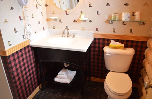 Cody Hotel | Discover Cody Cowboy Village: Top-Rated with Pool & Spa