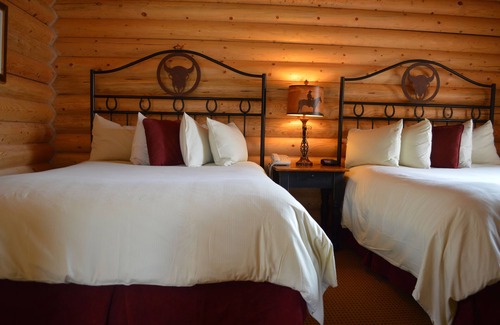 Cody Hotel | Discover Cody Cowboy Village: Top-Rated with Pool & Spa