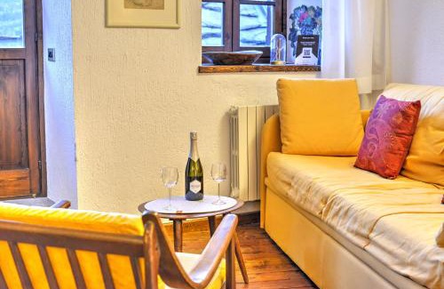 Verrand Apartment | Espoire: Family-Friendly Retreat in Coeur Blanc
