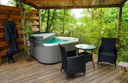 Cahuzac-sur-Vere House | Elegant Coeur de bull' - 4-Star Stay with Breakfast Included