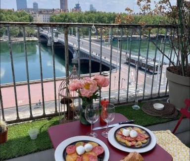 Les Cordeliers Apartment | Indulge at Coeur de Lyon with Terrace and Jacuzzi Retreat