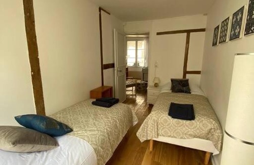 Notre-Dame Apartment | Charming Coeur de Versailles Notre Dame - Family-Friendly Stay