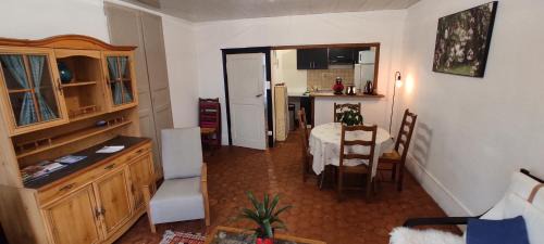 Cosne-Cours-sur-Loire Apartment | Discover Coeur de Ville: Pet-Friendly & Child-Safe Haven