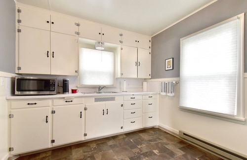 Harvard House | Pet-Friendly Coffee Klatch Cottage with Breakfast Included
