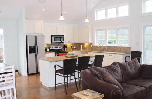 Upper Blandford Cottage | Experience Coffee With A View At Deep Cove Hotel