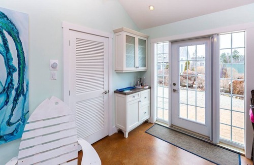 Upper Blandford Cottage | Experience Coffee With A View At Deep Cove Hotel