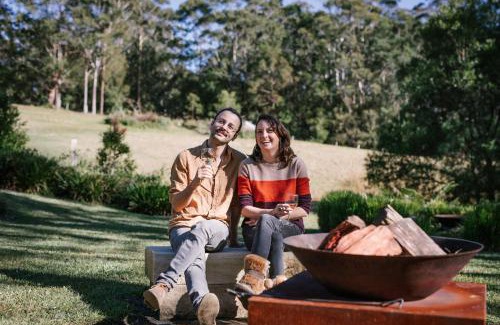Lowanna Apartment | Pet-Friendly Coffs Coast Mountain Retreat with Ocean Views