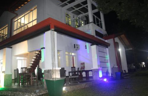Udunuwara Hotel | Unforgettable Cogent Holiday Home: Top-Rated with Pool & Hot Tub