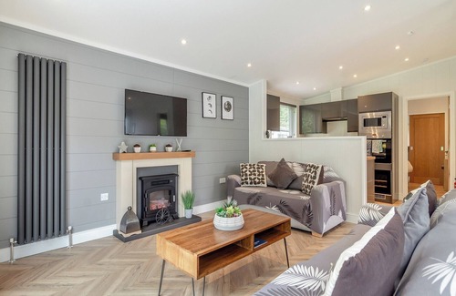 Earls Colne Ski Chalet | Comfortable 2-Bedroom Stay in Earls Colne, Colchester