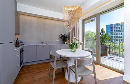 Kaunas Apartment | Stylish Apartment with Balcony, Free Parking & Netflix