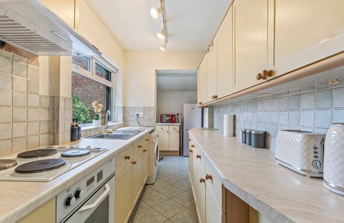 Nottingham House | Cohost Partners Cozy 3BR Retreat Thorneywood