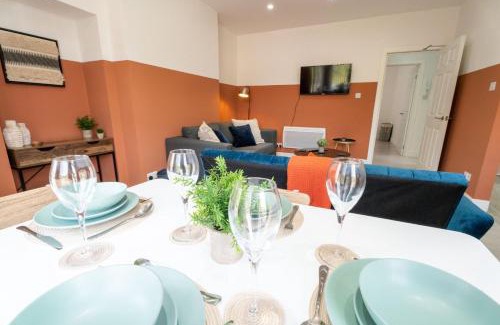 Newport Apartment | Cohost Partners | Stylish 1Br with Family & Pet Amenities
