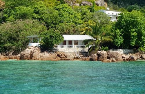 Anse Volbert Village Ski Chalet | Cozy Coin D'or: Oceanfront Getaway with Breakfast Included