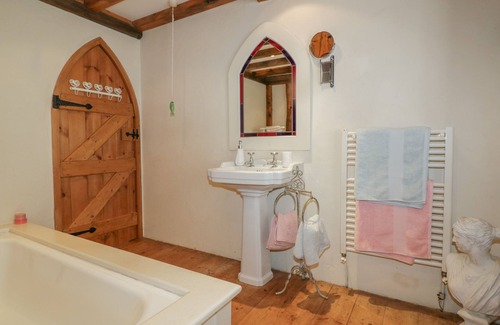Lostwithiel Cottage | Cozy Coinage Hall: Pet-Friendly Cottage in Lostwithiel