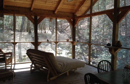 Tellico Plains Cabin | Pet-Friendly Coker Creek Creekside Bungalow with Pool
