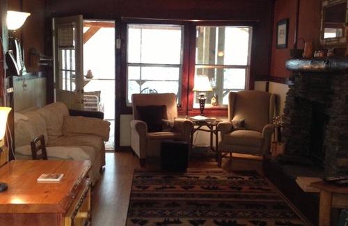 Tellico Plains Cabin | Pet-Friendly Coker Creek Creekside Bungalow with Pool