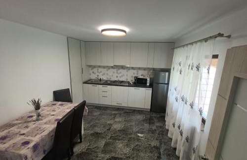 Jibert Apartment | Colț de lavandă