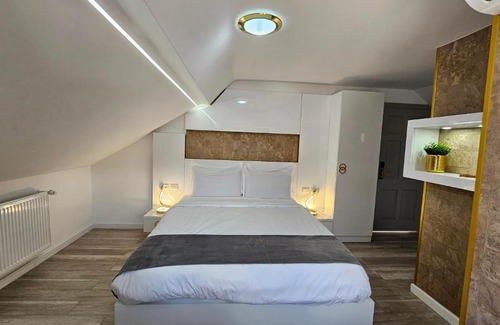 Resita Bed & Breakfast | Cozy Stay at Colț de Rai Reşița with Hot Tub Access