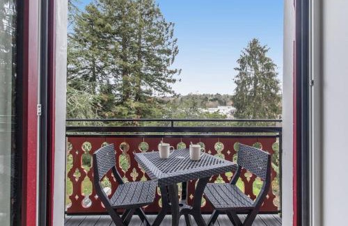 Bagneres-de-Bigorre Apartment | Bright T3 at Col du Tourmalet with Balconies & WiFi