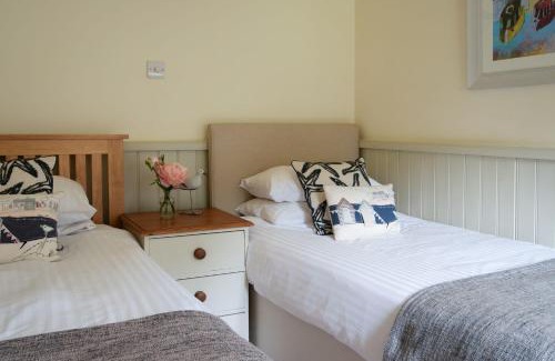 Kingsbridge House | Pet-Friendly Retreat at Colby Cottage - 4-Star Comfort