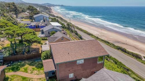 Beverly Beach House | Discover Colby's Run: Pet-Friendly Retreat with Hot Tub