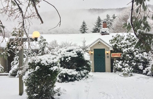 Big Indian Hotel | Cold Spring Lodge - Hotel E