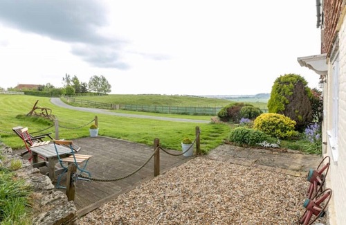 Stone in Oxney Cottage | Relax at Coldharbour Cottage with Breathtaking Views