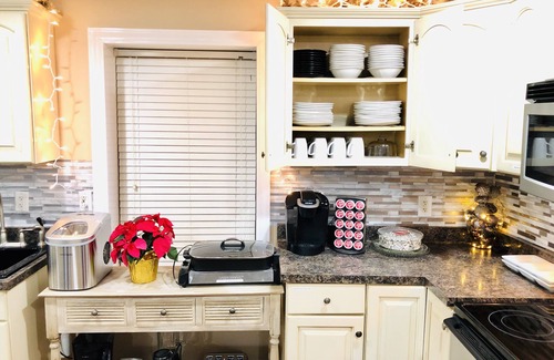 Coldwater House | Coldwater Lake: Ideal Retreat for Large Gatherings & Family Fun