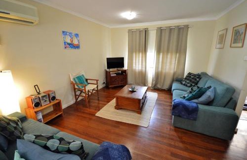 Kalbarri House | Family-Friendly Cole Cottage in Beautiful Kalbarri WA