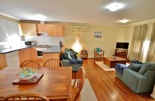 Kalbarri House | Family-Friendly Cole Cottage in Beautiful Kalbarri WA