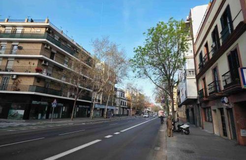 Doctor Barraquer-Grupo Renfe-Policlinico Apartment | Top-Rated CoLet Apartamento with Family-Friendly Amenities