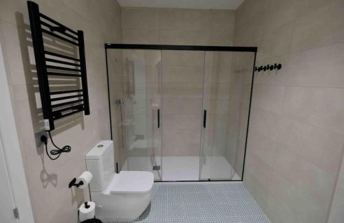 Doctor Barraquer-Grupo Renfe-Policlinico Apartment | Top-Rated CoLet Apartamento with Family-Friendly Amenities