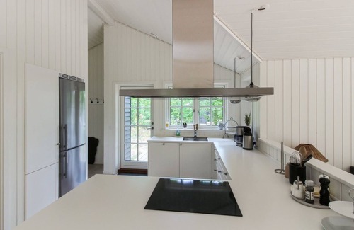 Hasle House | Colette: Oceanfront Retreat with Spa & Family-Friendly Perks