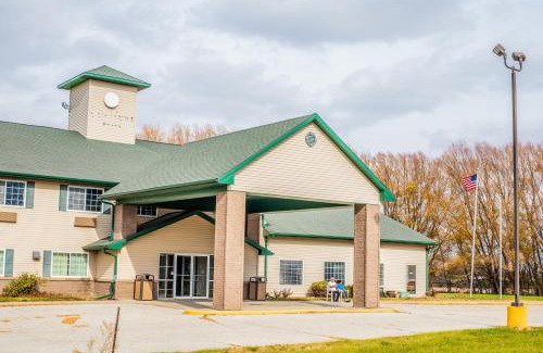 Colfax Hotel | Pet-Friendly Retreat at Colfax Inn by Marifah