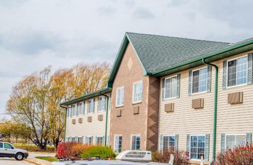 Colfax Hotel | Pet-Friendly Retreat at Colfax Inn by Marifah