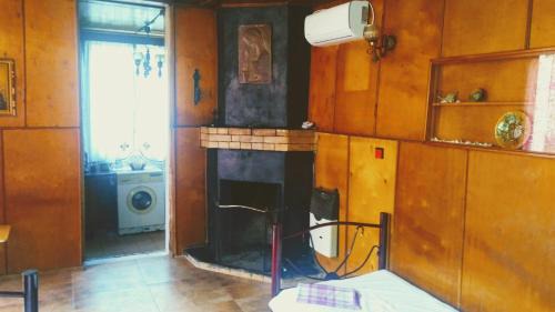 Kutaisi House | Pet-Friendly Getaway at Colibri Home with Breakfast Included