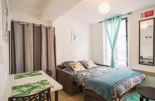 Old Town Apartment | Colibri Studio: Family-Friendly Escape in the City Center