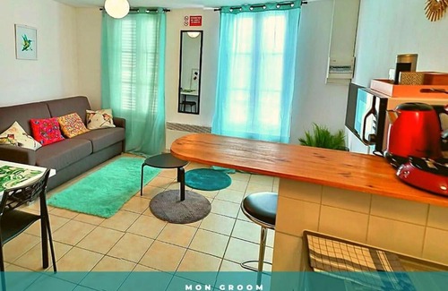 Old Town Apartment | Colibri Studio: Family-Friendly Escape in the City Center