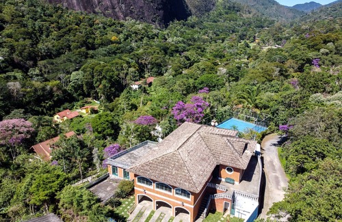 Fazenda Inglesa House | COLINA DOS REIS: Ideal Retreat with Pool and Home Office