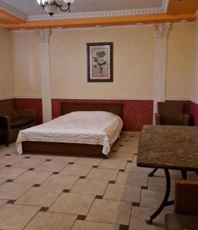 Maliyevtsy Hotel | Cozy Coliseum: Family-Friendly Stay with Dining Options