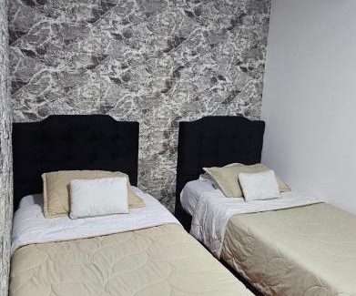 Campin Bed & Breakfast | Family-Friendly Retreat at Colisseum Roma - El Cubo Movistar