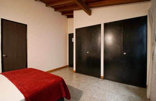 Suramericana House | CoLiving Laureles Habitaciones con Baño Privado