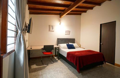 Suramericana House | CoLiving Laureles Habitaciones con Baño Privado