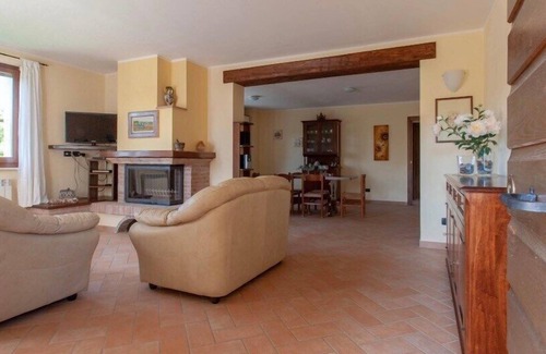 Gualdo Cattaneo Villa | Colle Arponi: Private Holiday Home with Pool & 10/10 Rating